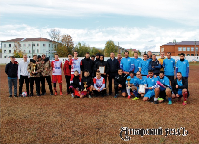 Команда «Магистраль» стала обладателем Кубка осени по футболу в Аткарске