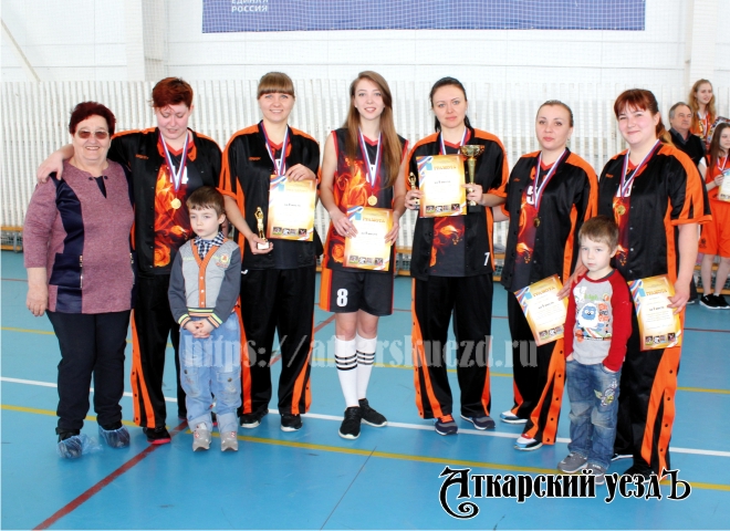 Победители турнира по женскому баскетболу в Аткарске