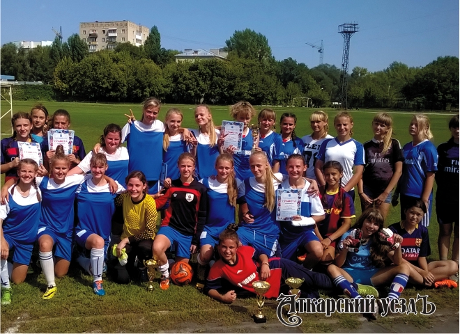 Аткарские футболистки успешно дебютировали в областных соревнованиях