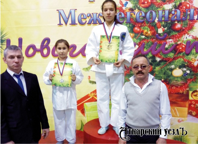 Аткарские спортсмены завоевали призовые места на областных новогодних соревнованиях каратистов