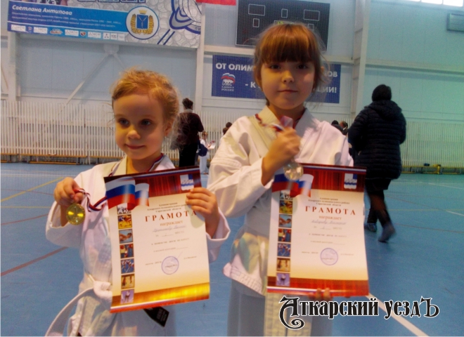 5-летняя аткарская каратистка Анастасия Куприянова получила медаль