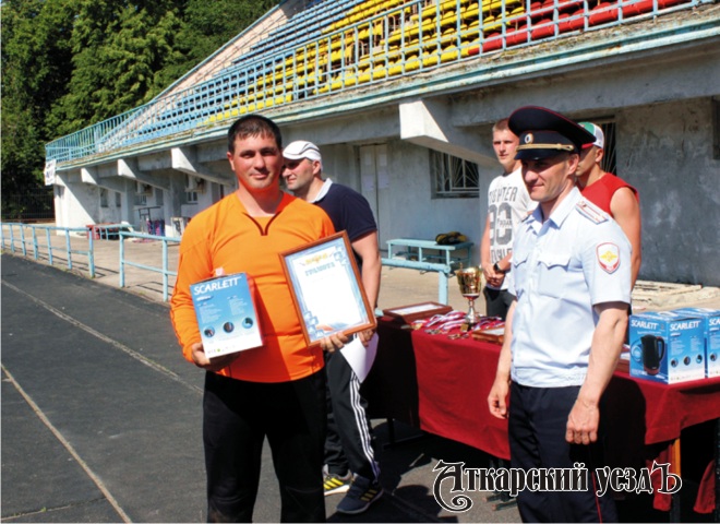 Аткарские полицейские успешно выступили на турнире по мини-фуболу