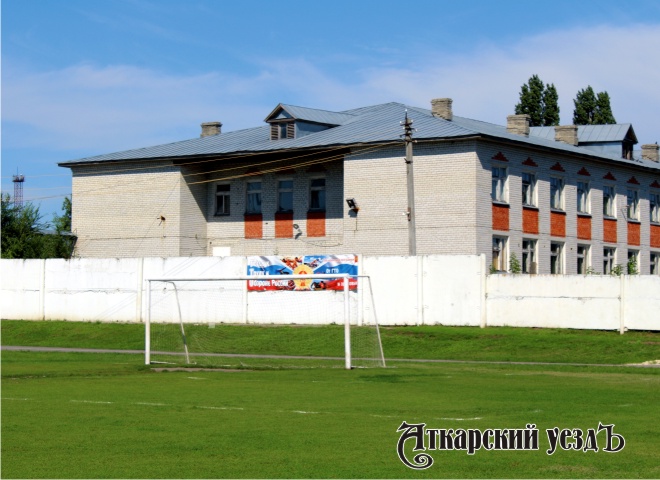 Футбольные ворота на стадионе Локомотив в Аткарске