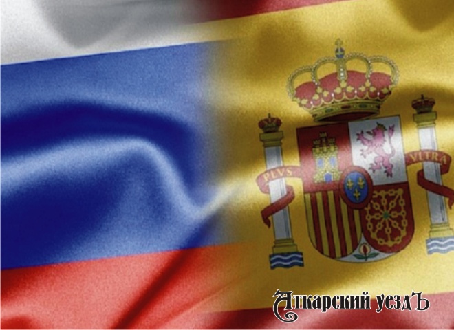Национальные флаги России и Испании