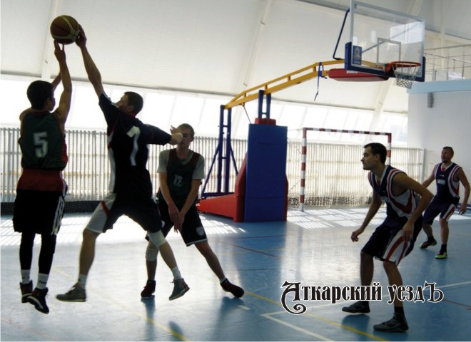 В Аткарске стартовали игры открытого Кубка города по баскетболу