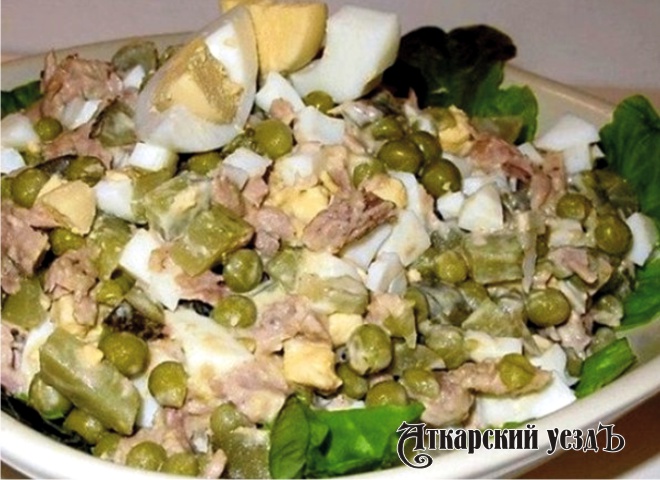 Салат с тунцом и горошком «Азов» – рецепт дня от «Уезда»