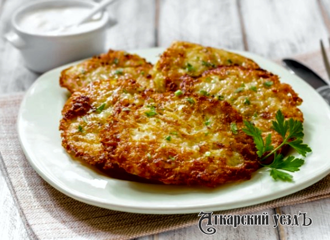 Драники с сыром на сковородке – рецепт дня от «Уезда»