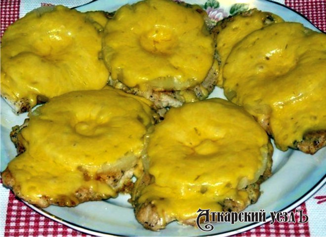 Отбивные из курицы с ананасом под сыром – рецепт дня от «АУ»