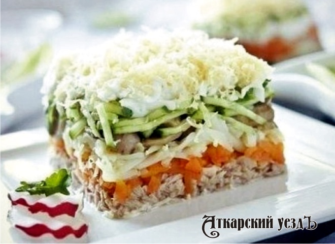 Салат с грибами «Лисья шуба» – рецепт дня от «Уезда»