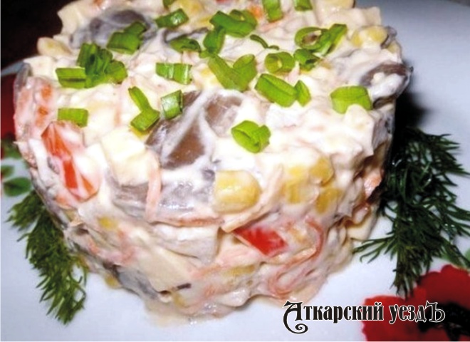 Салат с шампиньонами «Мозаика» – рецепт дня от «АУ»