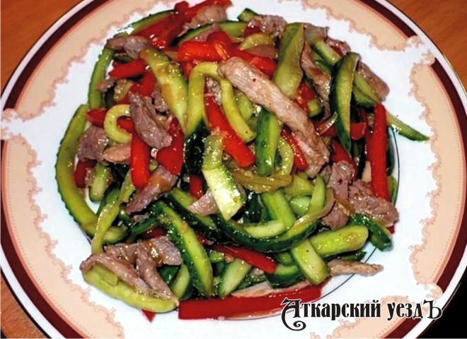 Вкусный салат из свежих огурцов и мяса – рецепт дня от «АУ»