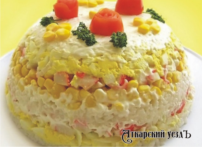 Салат-торт из риса с кукурузой – рецепт дня от «Уезда»