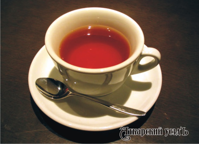Чашка чая на столе