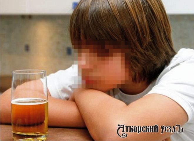 Специалисты не советуют родителям давать детям пробовать алкоголь