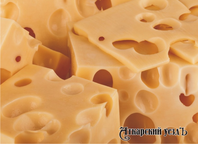 Ученые наконец узнали, откуда в швейцарском сыре берутся дырки