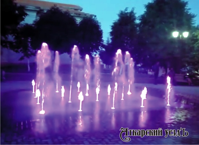 Стало известно время работы нового фонтана в парке Аткарска