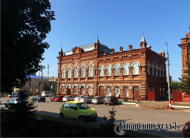 Здание администрации Аткарского района
