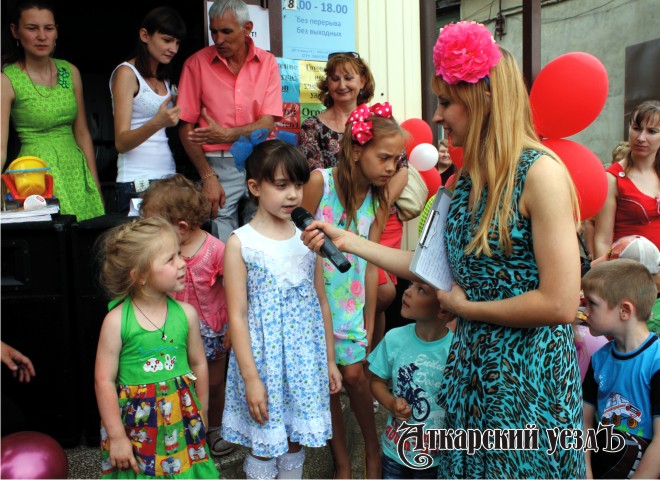 В аткарском магазине «ИНТЭК маркет» 1 июня устроили праздник для детей