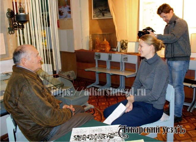 Владимир Рыжов в музее Аткарска на съемках передачи о Валерии