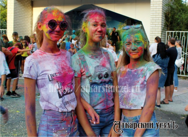 Яркий Фестиваль красок в Аткарске