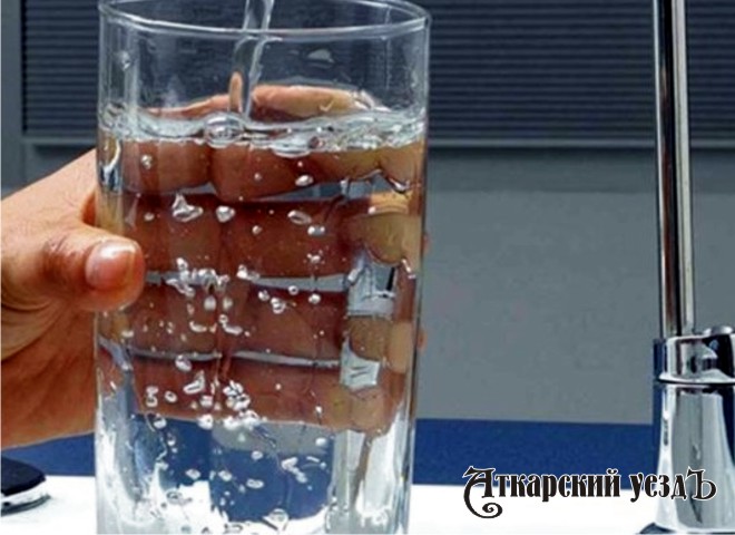 Хрустальный стакан чистой воды