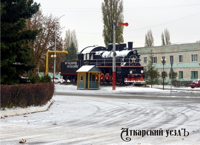 Памятник паровозу в Аткарске