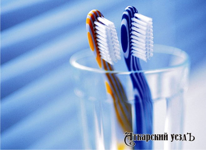 Зубную щетку нельзя хранить в пластиковом стакане – ученые