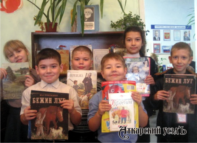 Аткарским детям в библиотеке презентовали книгу «Перепелка»