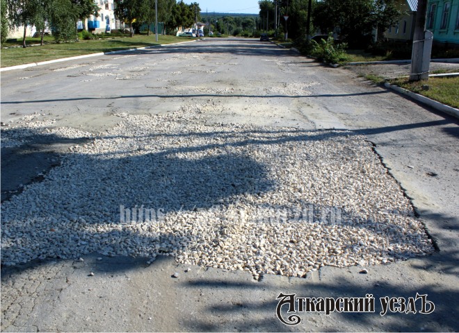 Начался ремонт дороги на улице Пушкина в Аткарске