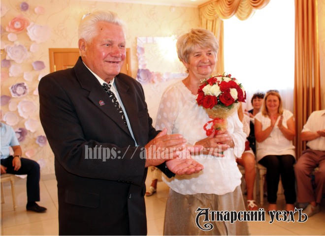 Жители Аткарска Александр и Нина Колесниковы отпраздновали Золотую свадьбу