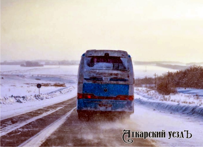Автобус на зимней трассе