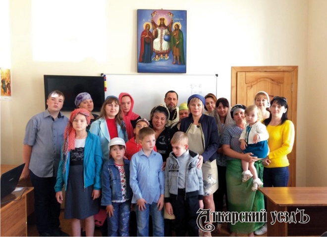 Соцработники из Аткарска организовали для подопечных праздник в День семьи, любви и верности