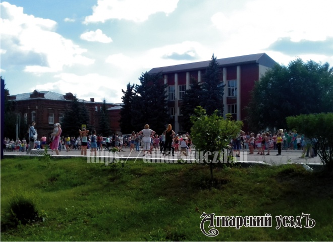 Жители Аткарска наблюдали за репетицией Фестиваля роз
