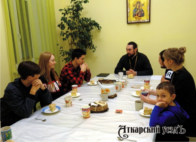 Встреча молодежного общества в храме Аткарска