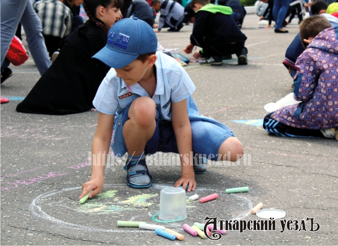 Конкурс детского рисунка на асфальте в Аткарске