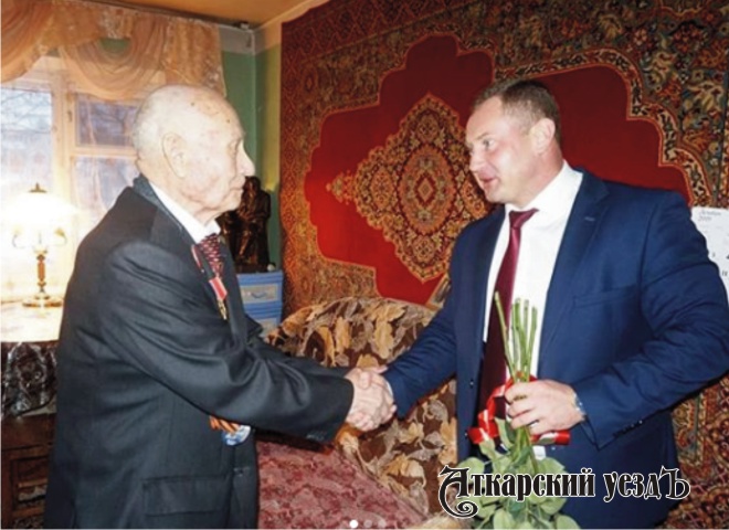 Виктор Елин поздравил с 95-летием участника Курской битвы