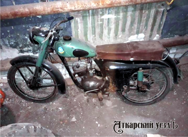 Старинный мотоцикл Минск-104