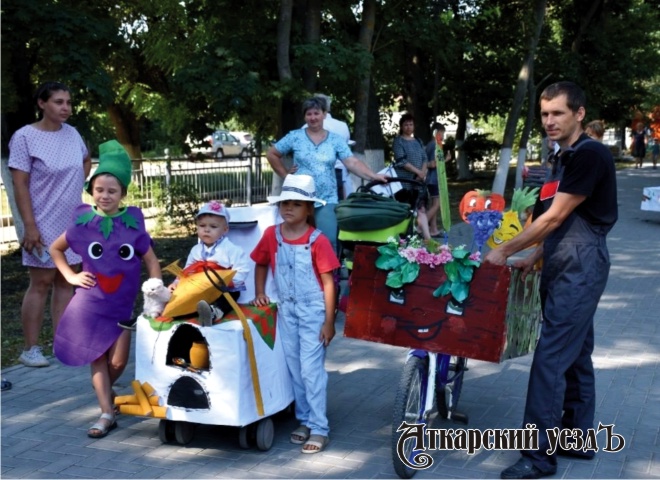 В городе Аткарске прошел парад колясок «Мультимания-2021»