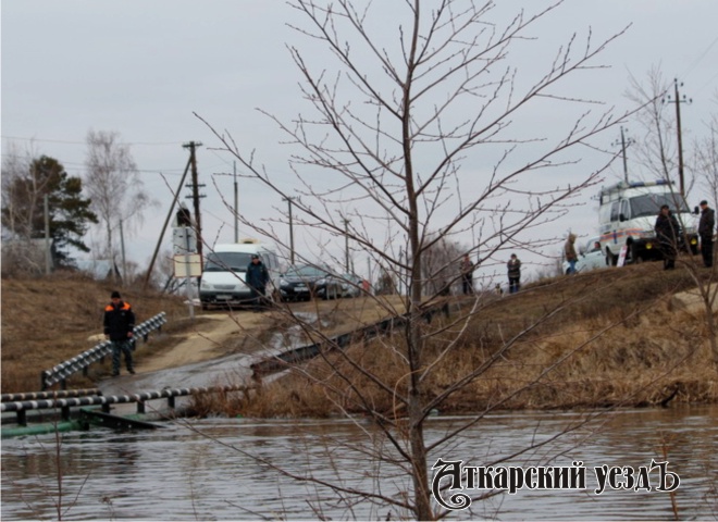 Подтоплен низководный мост в Красавке, начала работу лодочная переправа