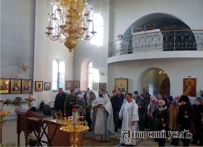 В преддверие Крещения Господня в Петропавловском храме прошла литургия