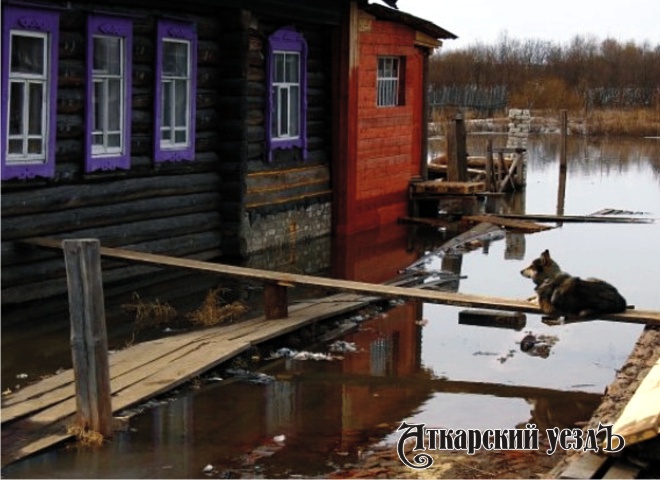 Житель Аткарского МР сообщил в полицию, что его дом может упасть в реку
