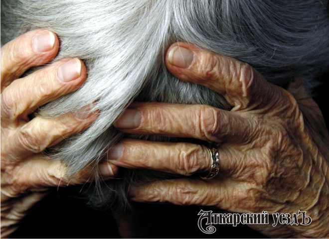 88-летняя аткарчанка пожаловалась в полицию на побои 65-летнего сына