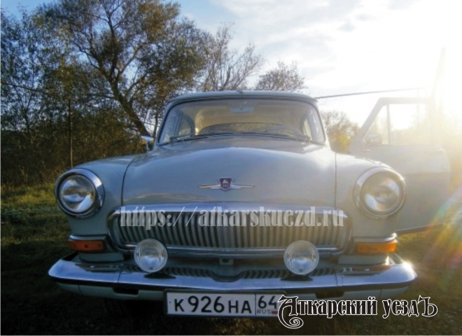 Старинный автомобиль Волга