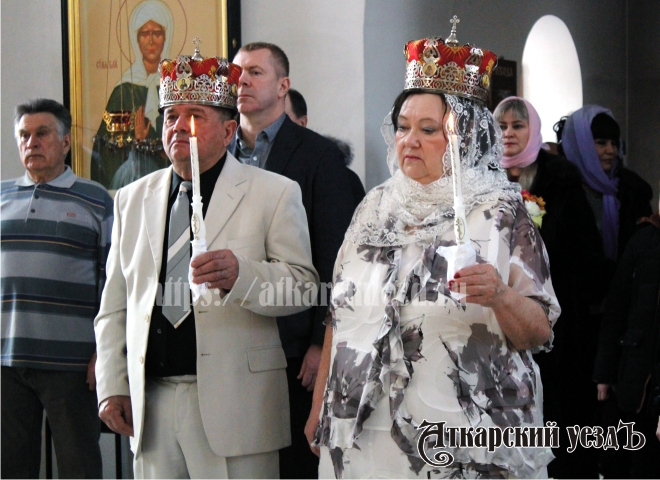 Супружеская пара из Аткарска обвенчалась в церкви в день Золотой свадьбы. Видео