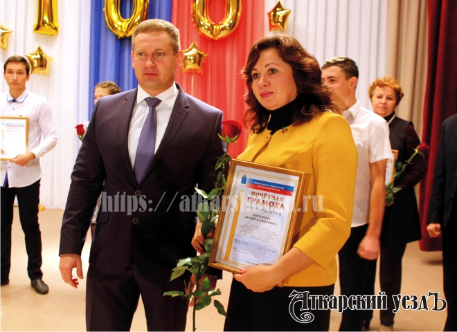 Глава Аткарского муниципального района Виктор Елин поздравил учителей